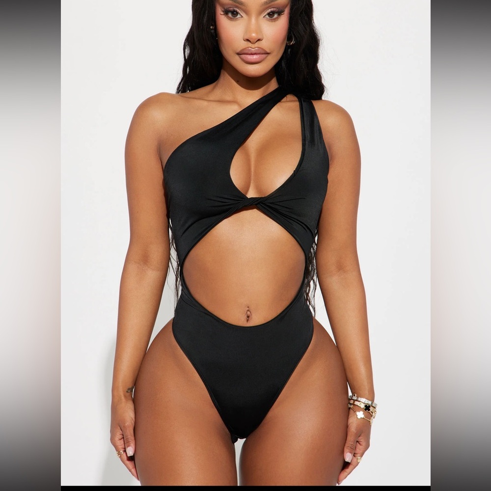 Fashion nova bodysuit